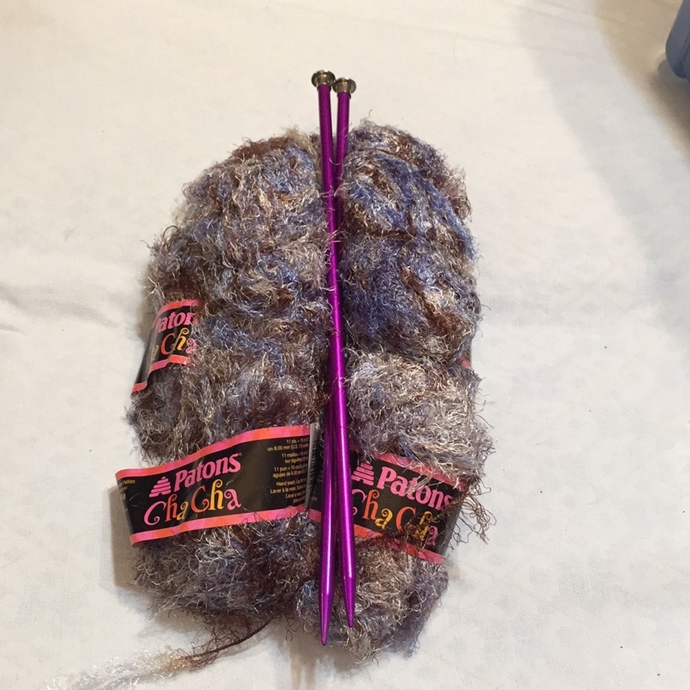 Knitting needles & yarn